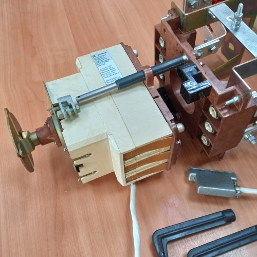 Купить Автоматический выключатель А3726 выдвижной с ручным приводом (современный вариант на базе ВА04-36) 