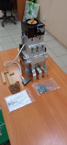 Купить Автоматический выключатель А3722 выдвижной с электроприводом (современный вариант на базе ВА04-36) 